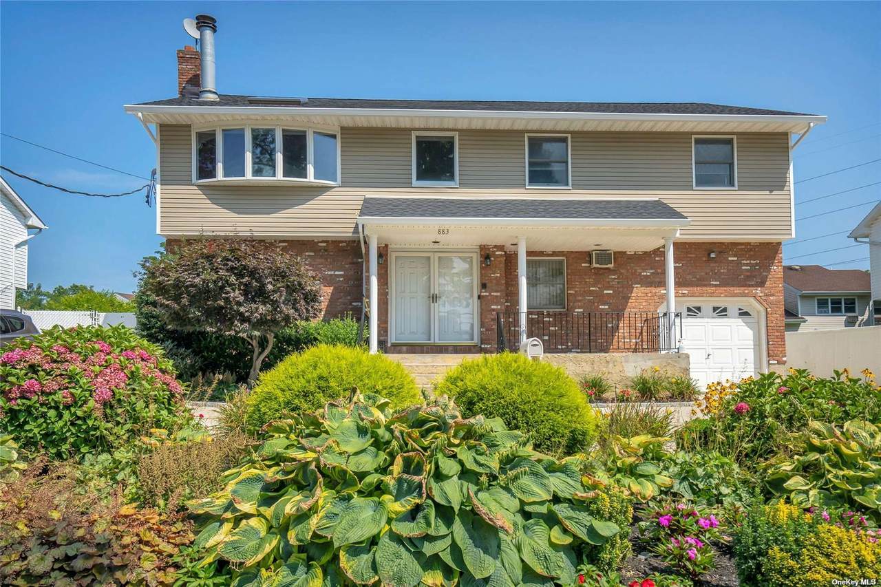 883 Round Swamp Road - Photo 1