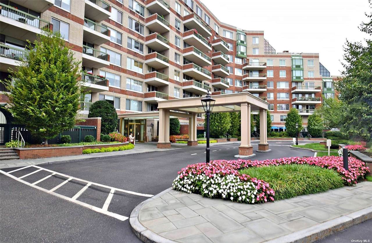 100 Hilton Avenue - Photo 1