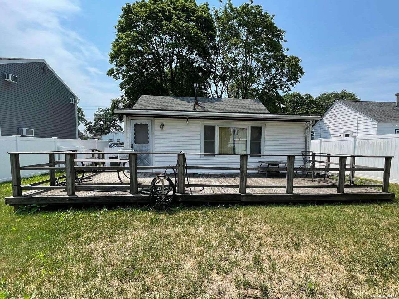 41 Louis Avenue - Photo 1
