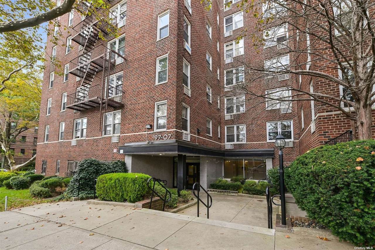 9707 67 Ave - Photo 1