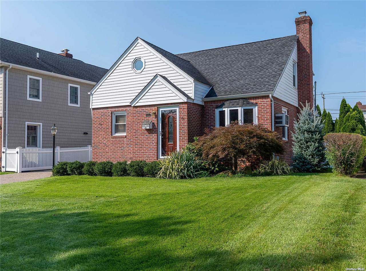 39 Willow Road - Photo 1