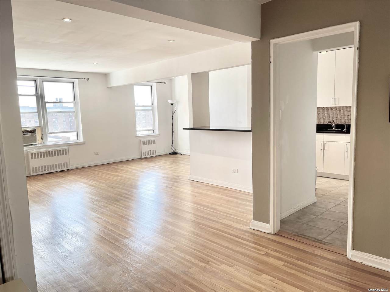 83-37 St. James Avenue - Photo 1