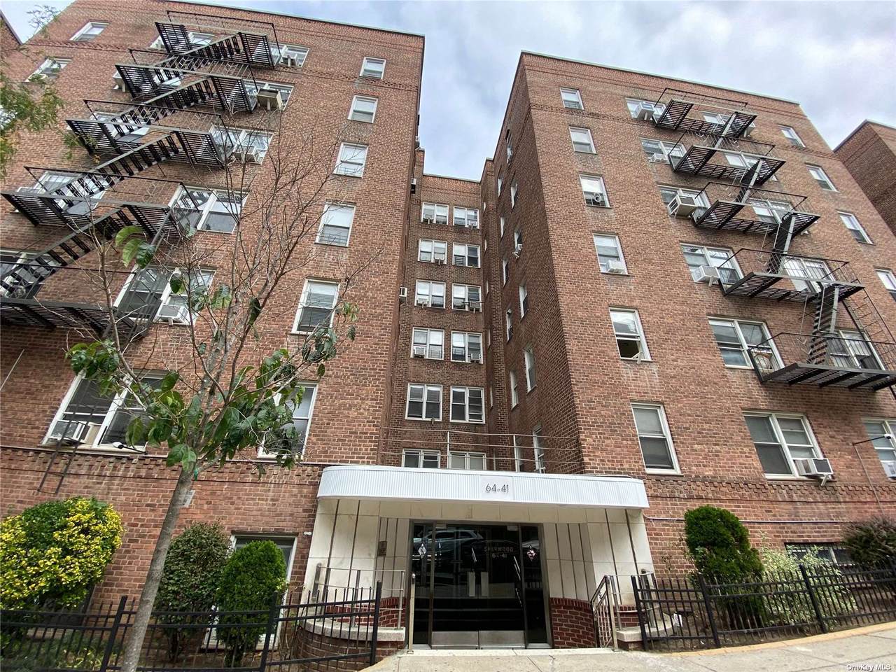 64-41 Saunders Street - Photo 1