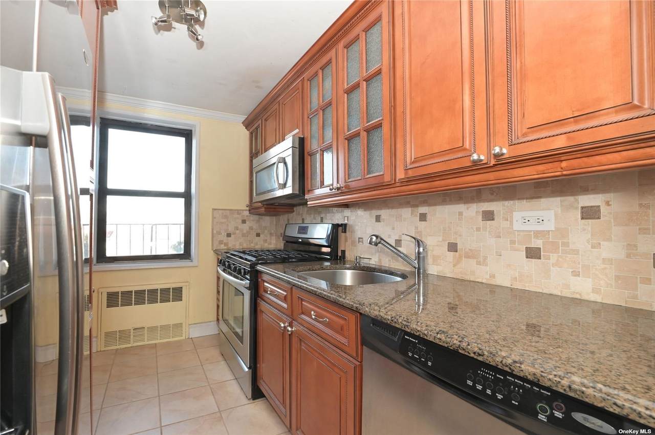141-05 Pershing Crescent - Photo 1