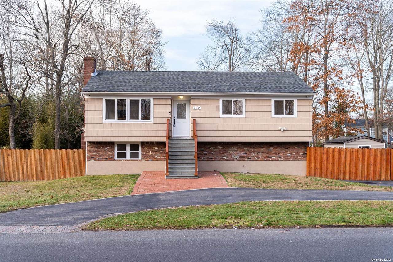 137 Parkview Drive - Photo 1