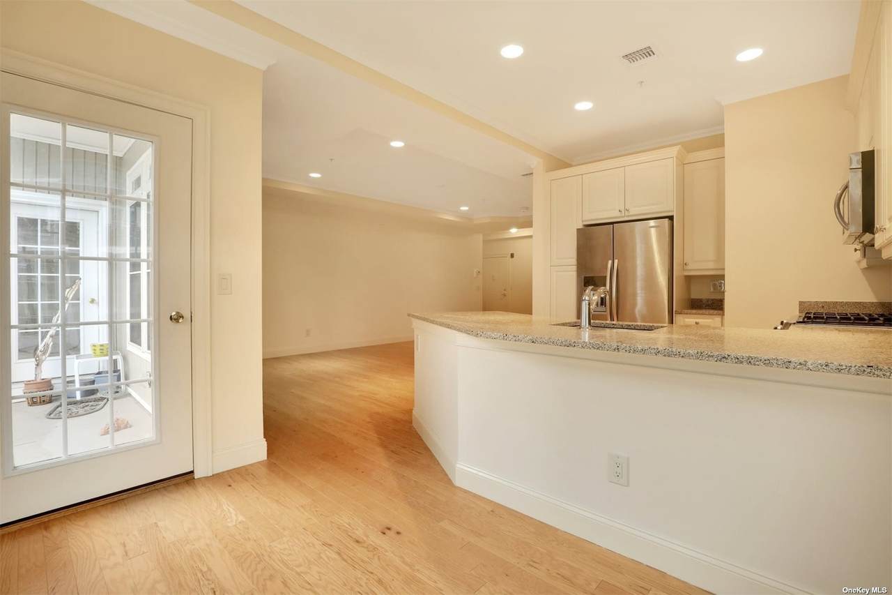 392 Roosevelt Way - Photo 1