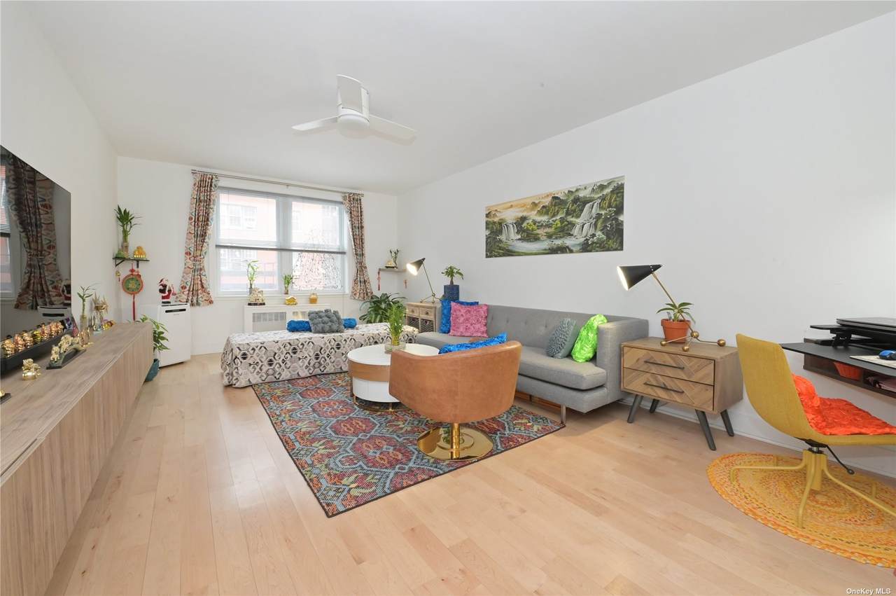 102-55 67 Drive - Photo 1