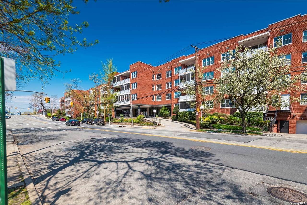 1 Kensington Gate - Photo 1