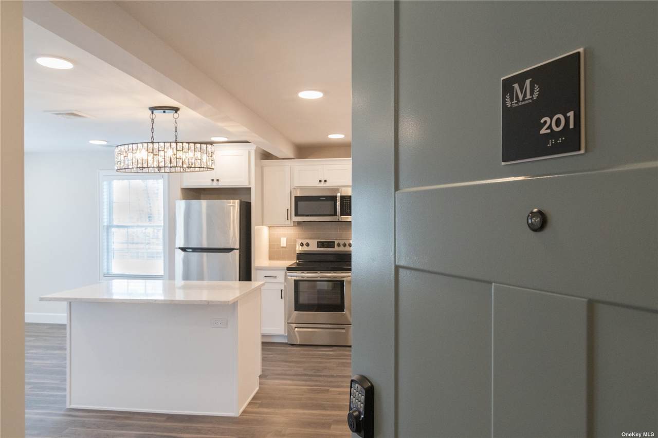 1090 New York Avenue - Photo 1