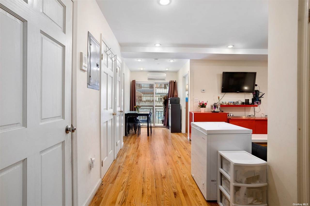 43-18 Robinson Street - Photo 1