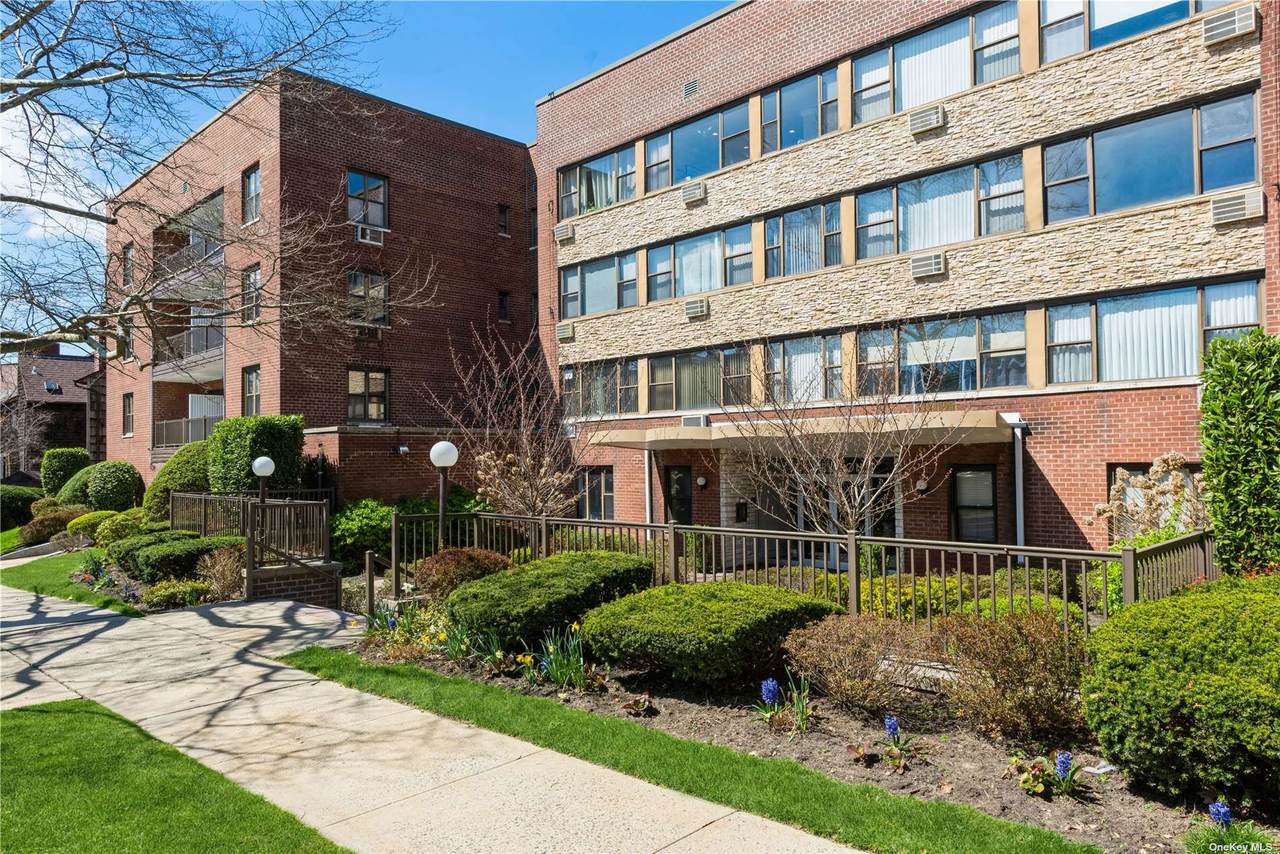 15 Hill Park Avenue - Photo 1