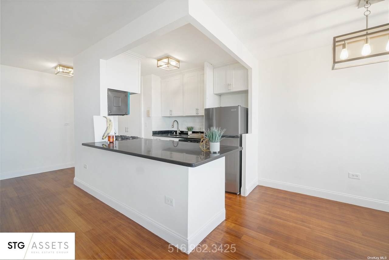 400 Cozine Avenue - Photo 1