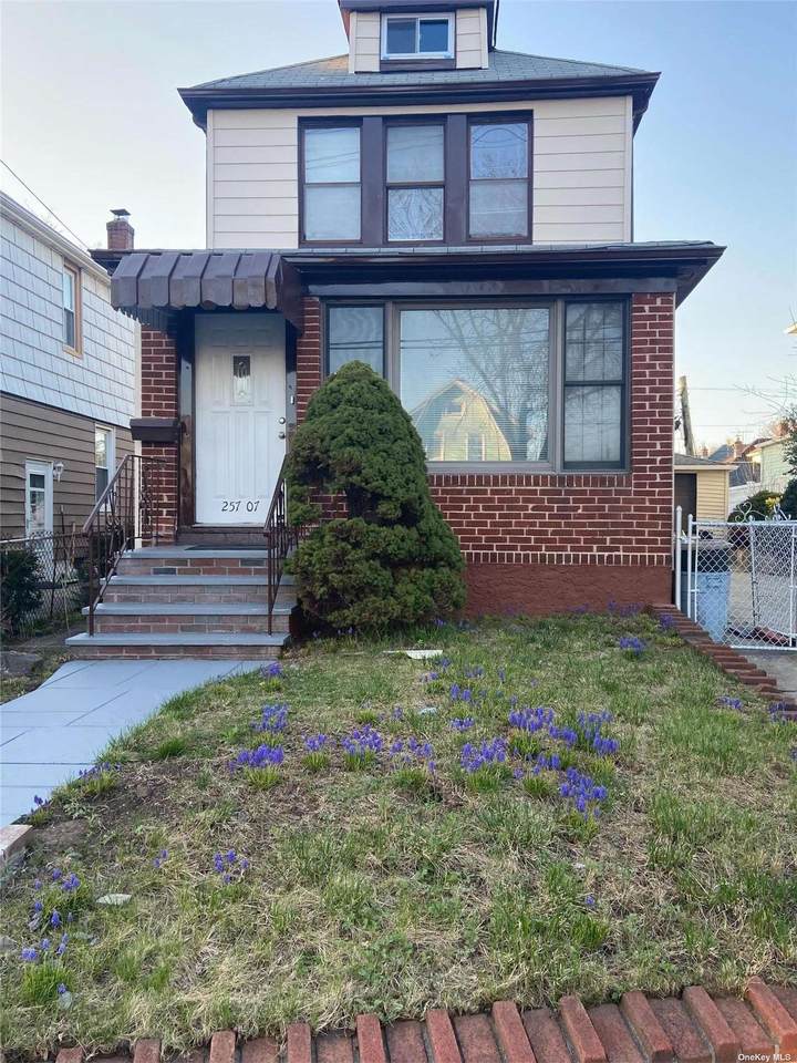 257-07 Williston Avenue - Photo 1