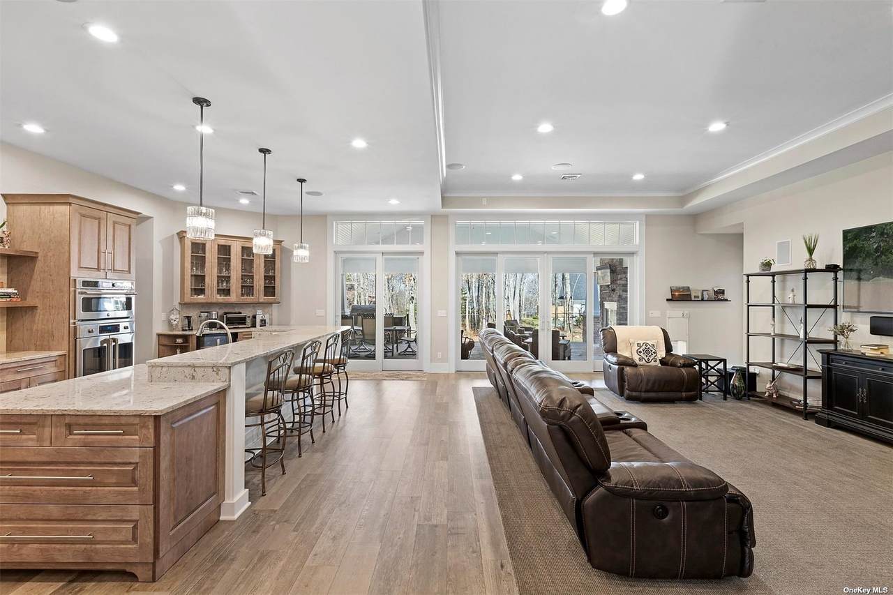 23 Great Circle Drive - Photo 1