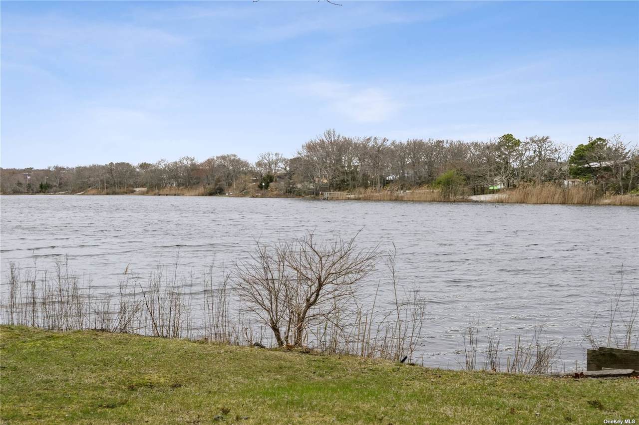 9555 Soundview Avenue - Photo 1