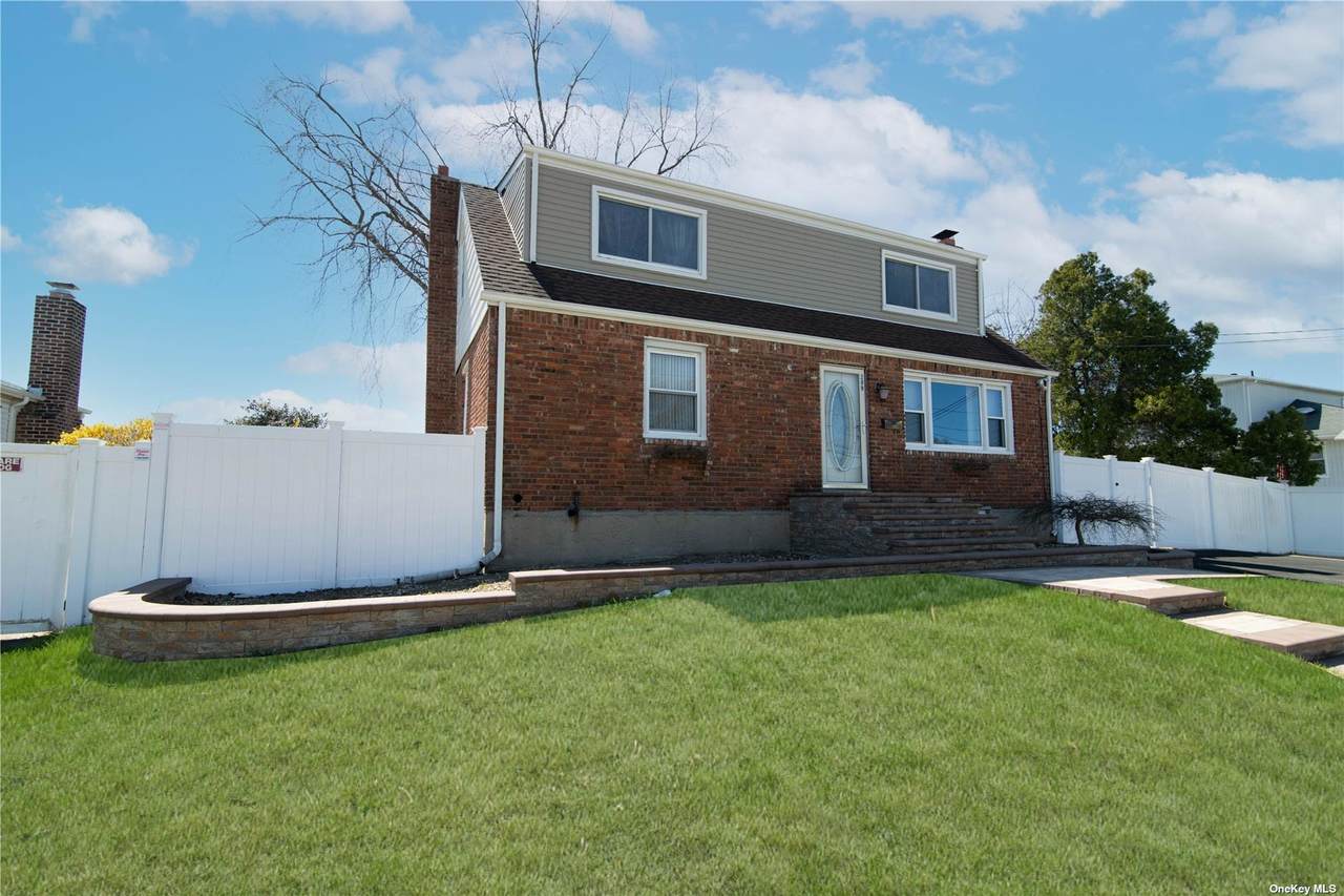 289 Monroe Avenue - Photo 1
