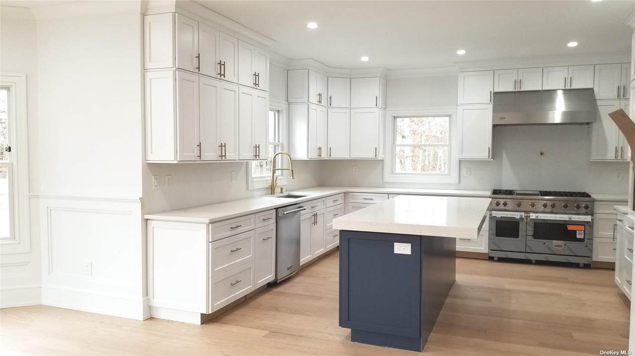 690 Bridgehampton Sa Hbr - Photo 1