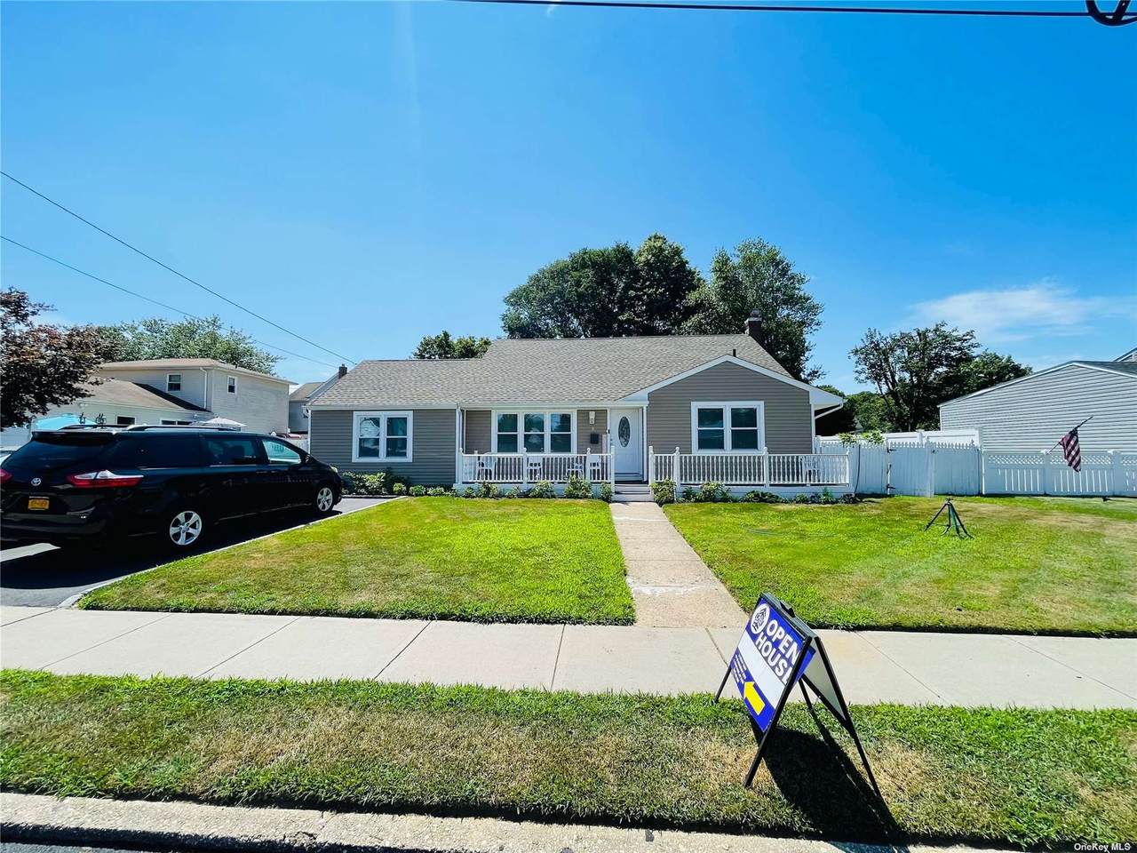 8 Maybrook Road - Photo 1