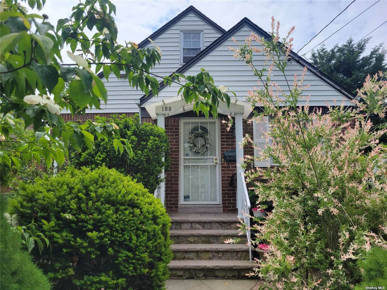 188 Mineola Avenue - Photo 1