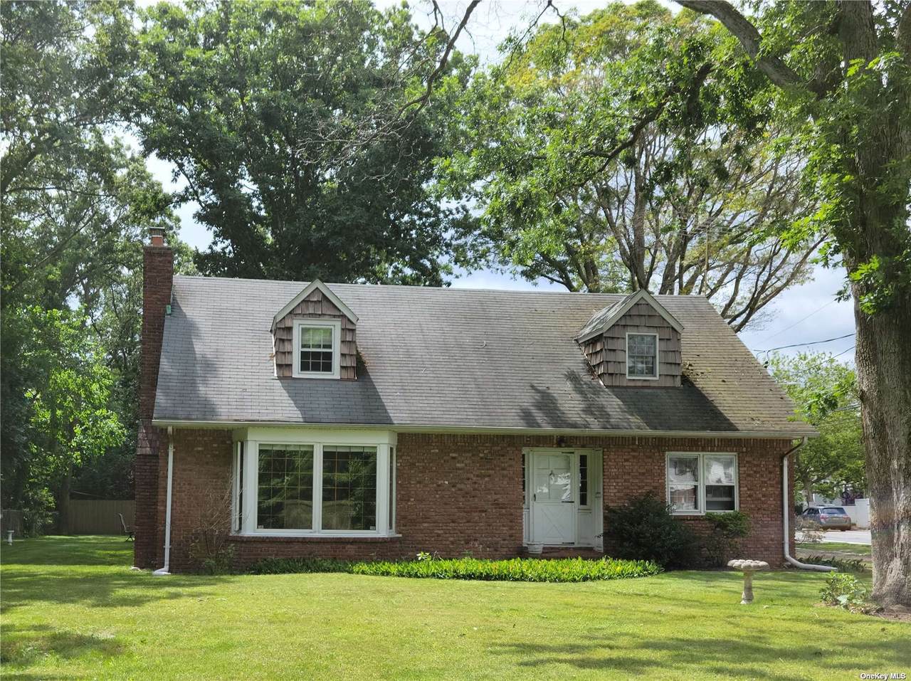 1844 Jerusalem Avenue - Photo 1