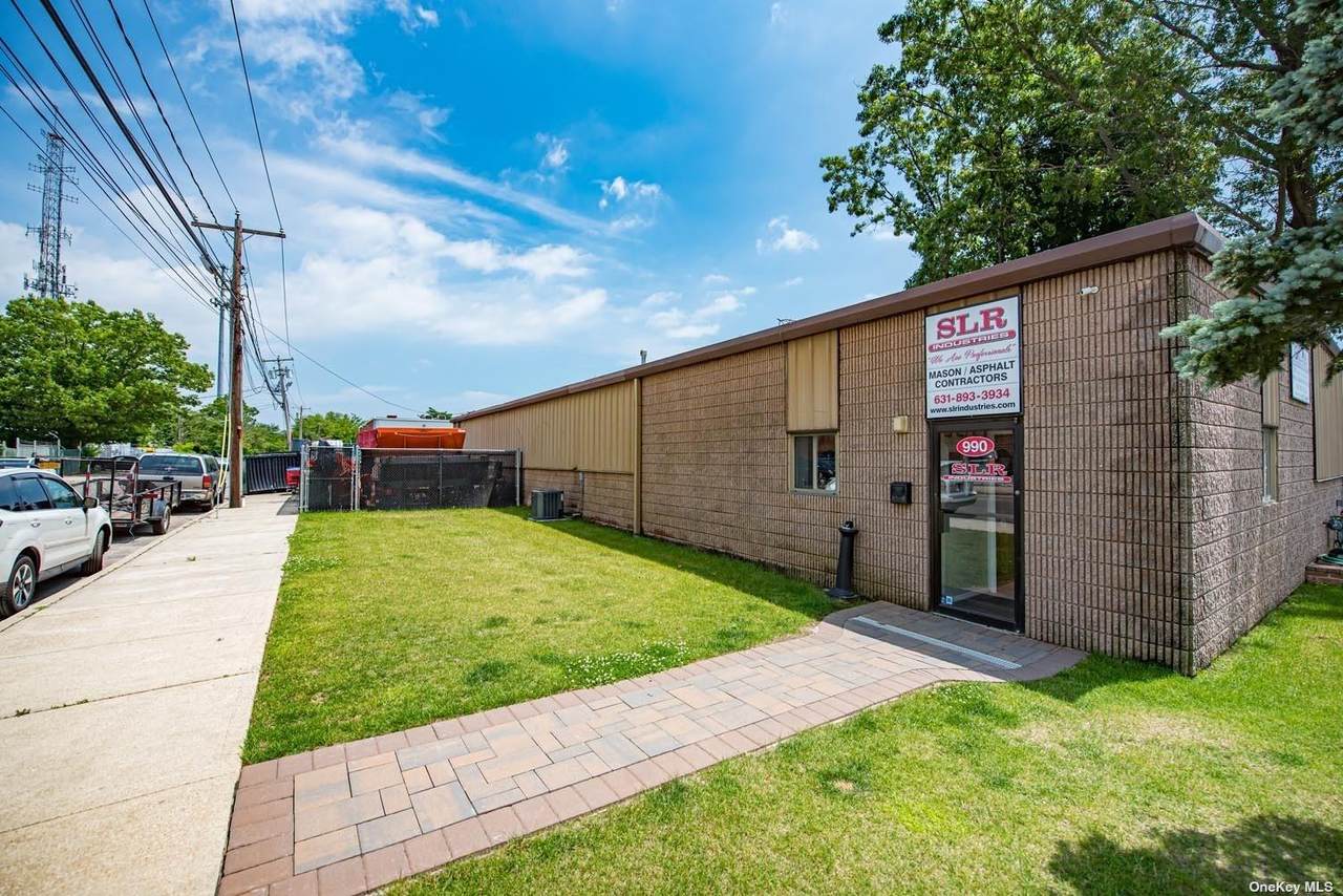 990 Peconic Avenue - Photo 1