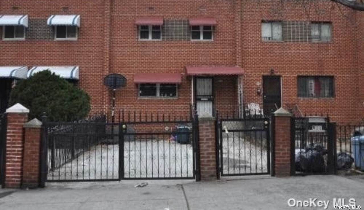 911 Fox Street - Photo 1