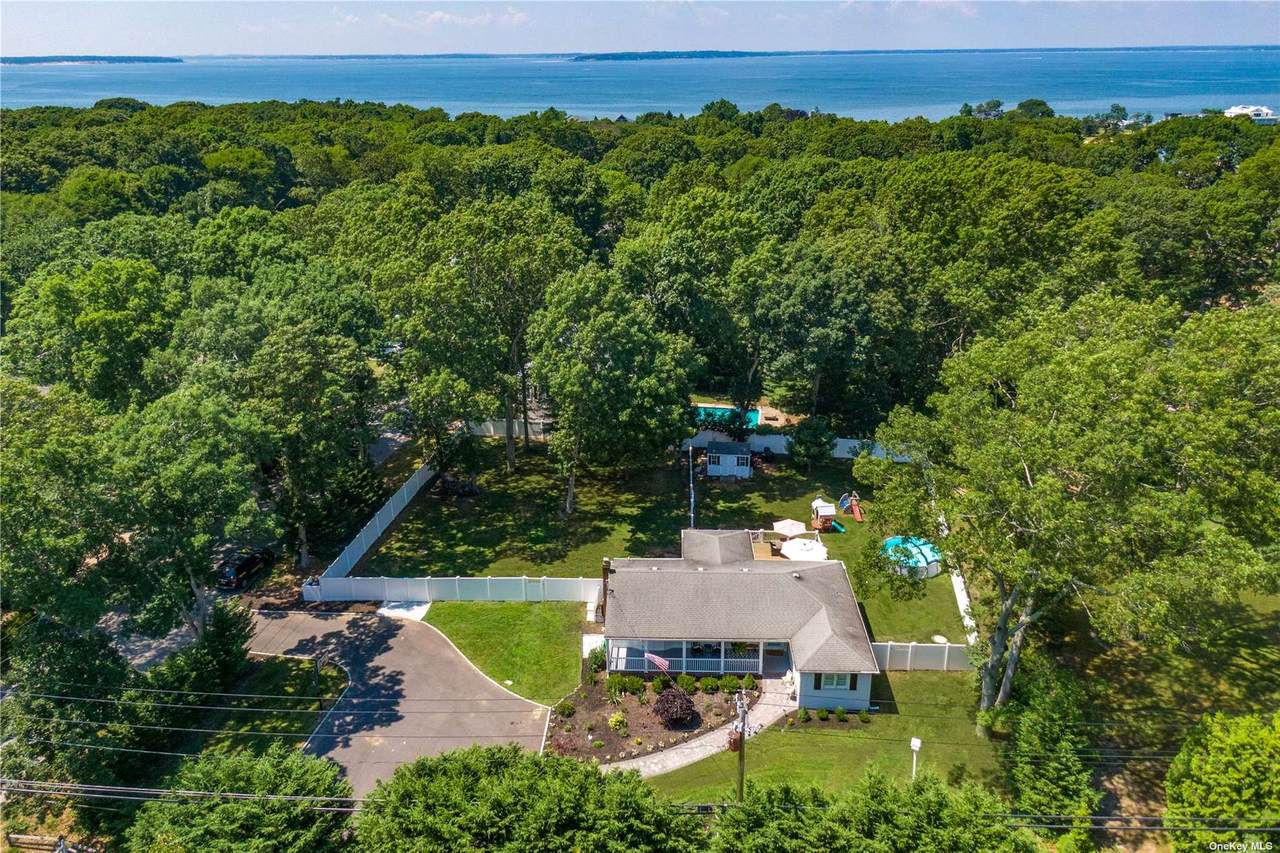 1521 Noyack Road - Photo 1