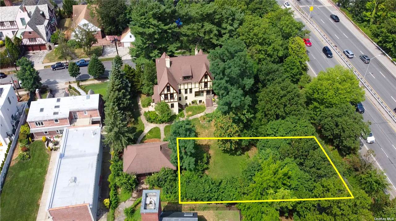 180-28 Grand Central Parkway - Photo 1