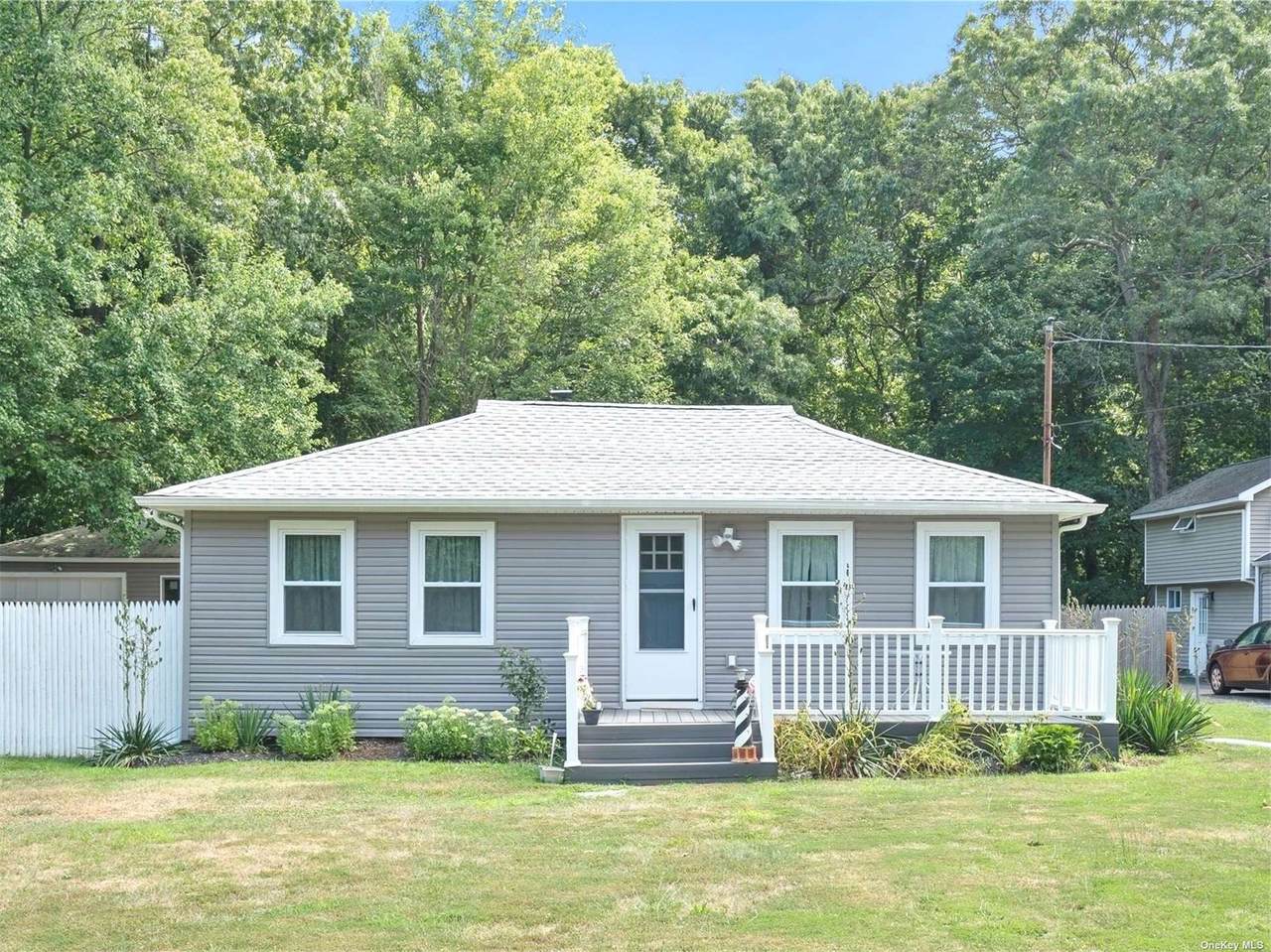 125 Davis Avenue - Photo 1