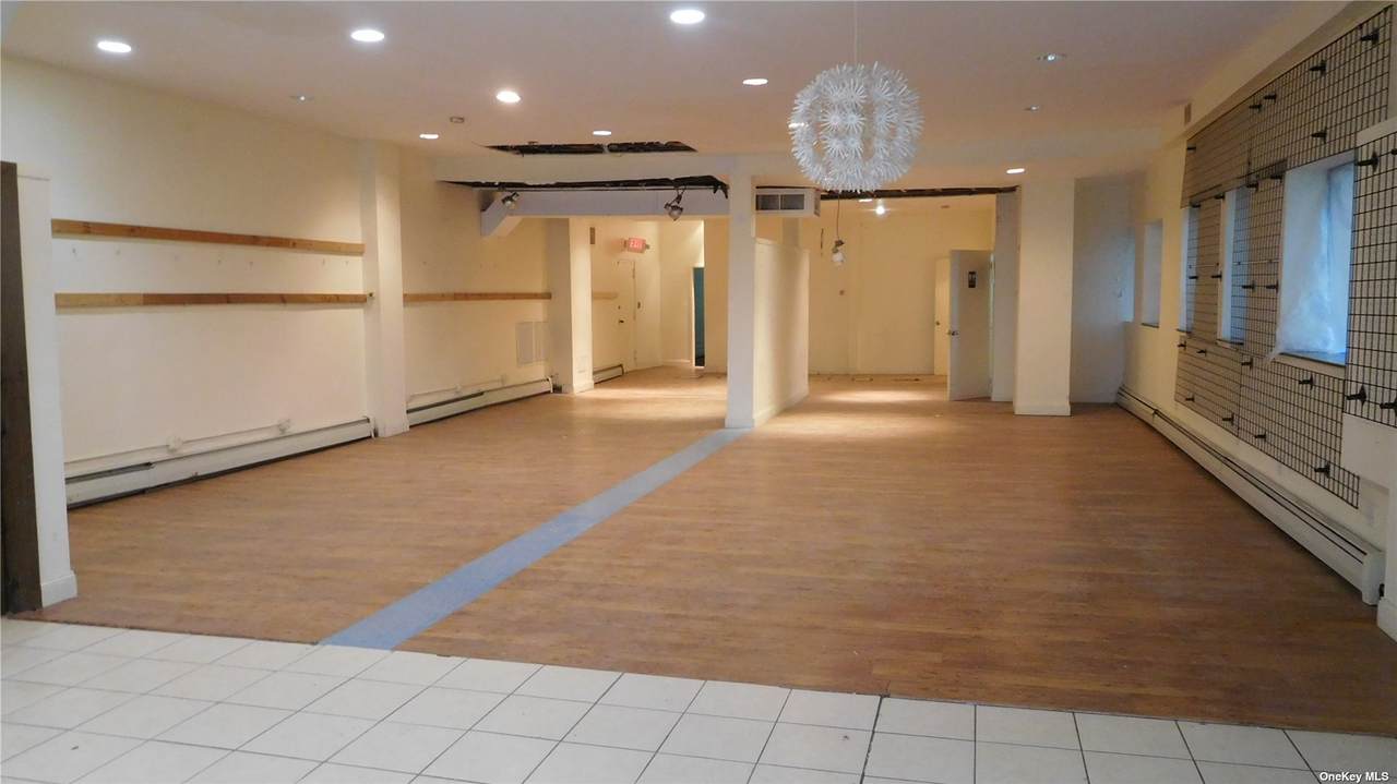 200 Merrick Road - Photo 1