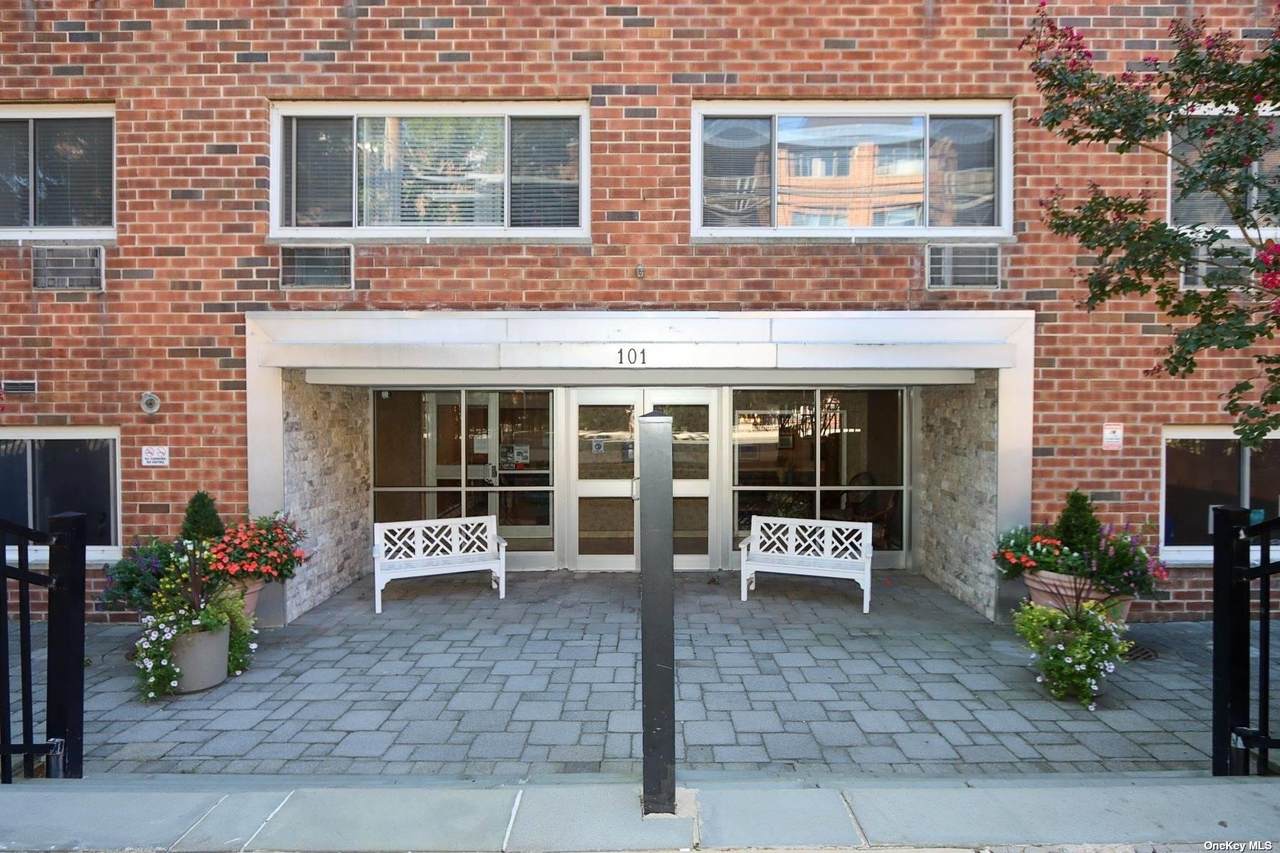 101 Clinton Avenue - Photo 1
