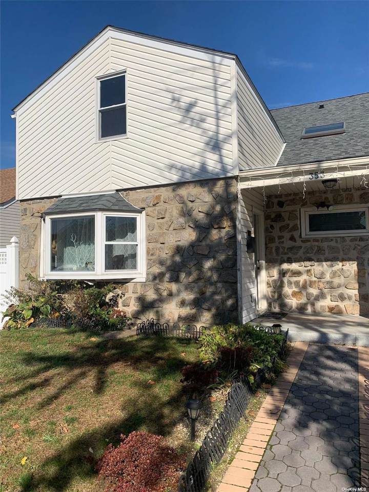 353 Hudson Street - Photo 1