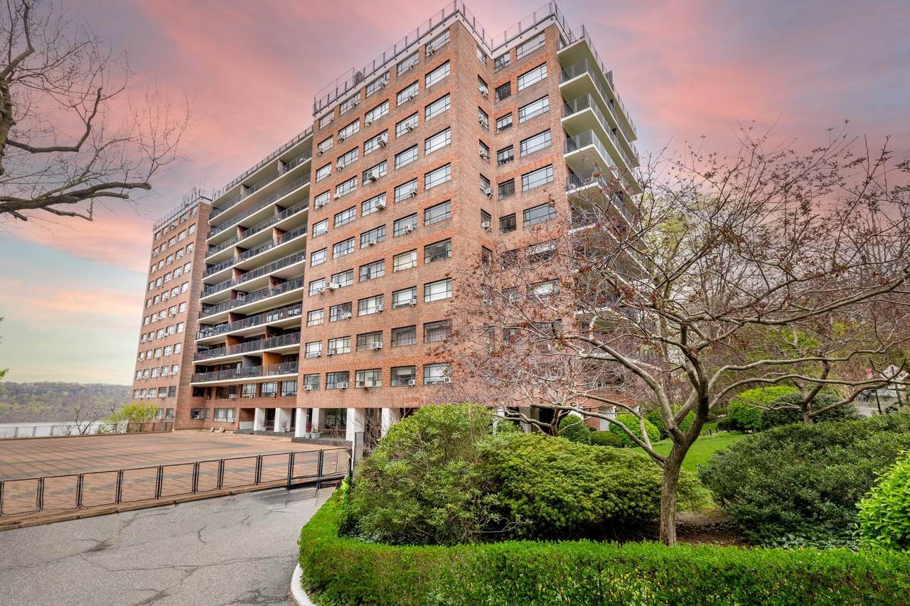 2727 Palisade Avenue - Photo 1