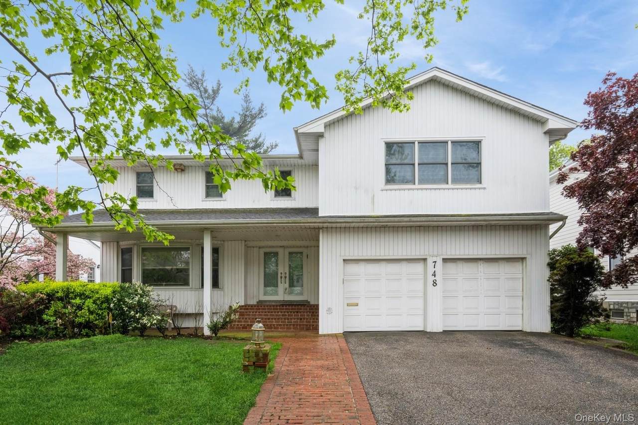 748 Sherwood Street - Photo 1