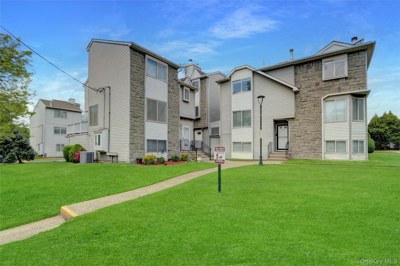 963 Goethals Road - Photo 1