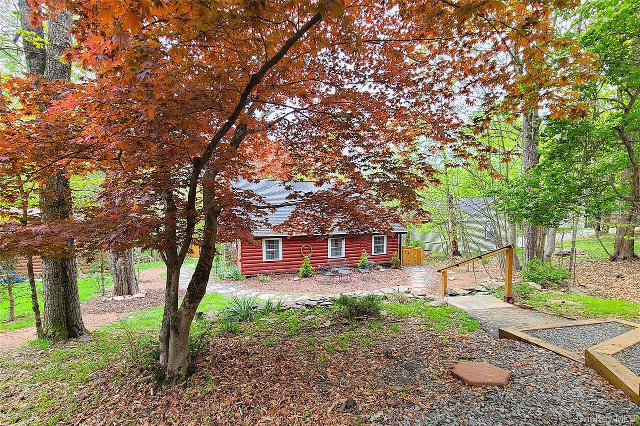 112 Thompson Place - Photo 1