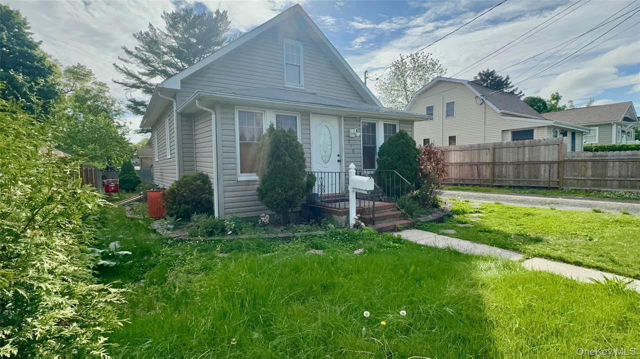 519 Sweezy Avenue - Photo 1