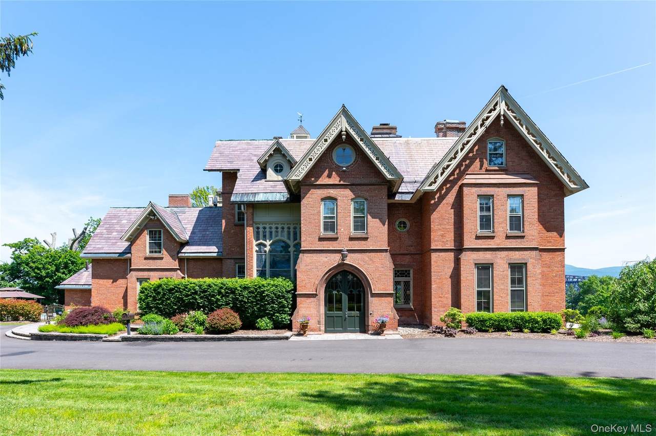 560 Grand Avenue - Photo 1