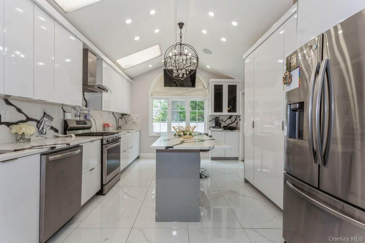 1 Howland Road - Photo 1