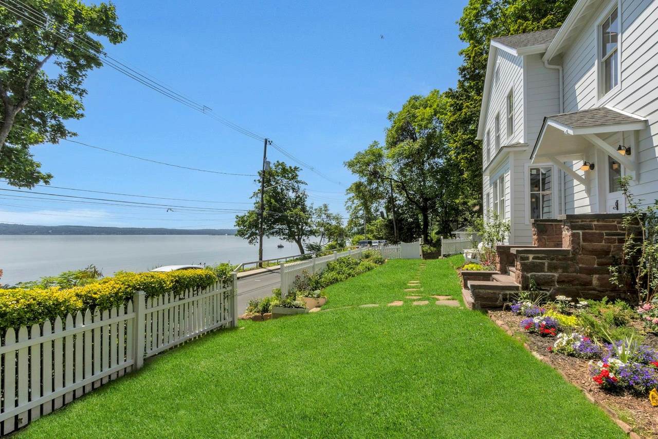 115 River Road - Photo 1