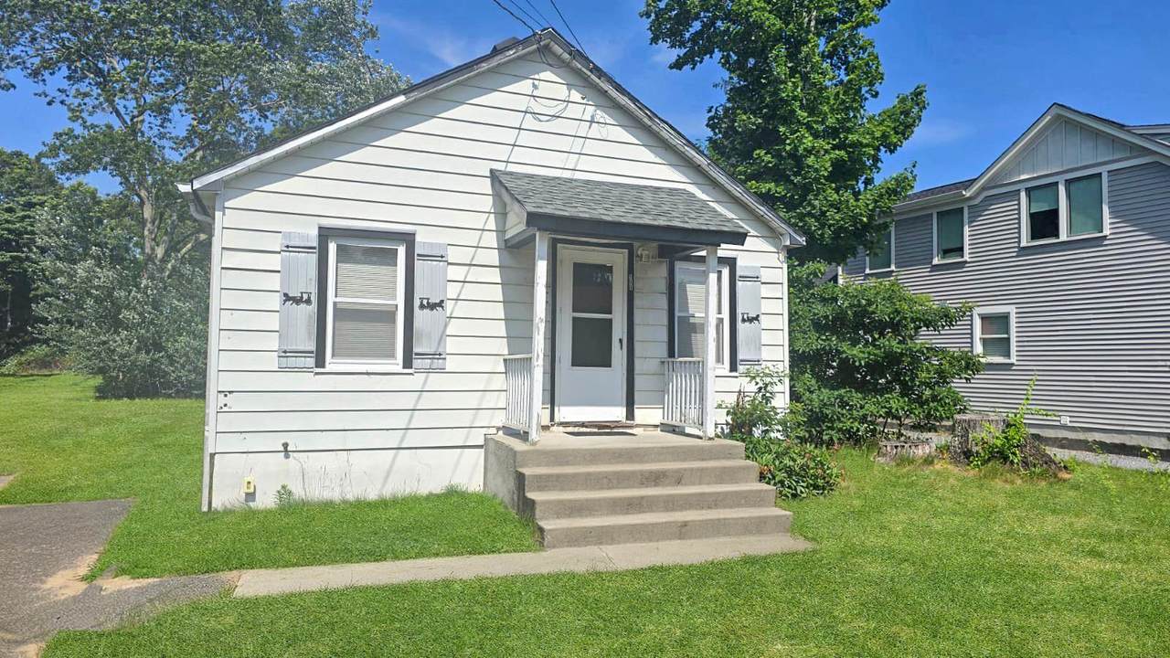 560 Raynor Avenue - Photo 1