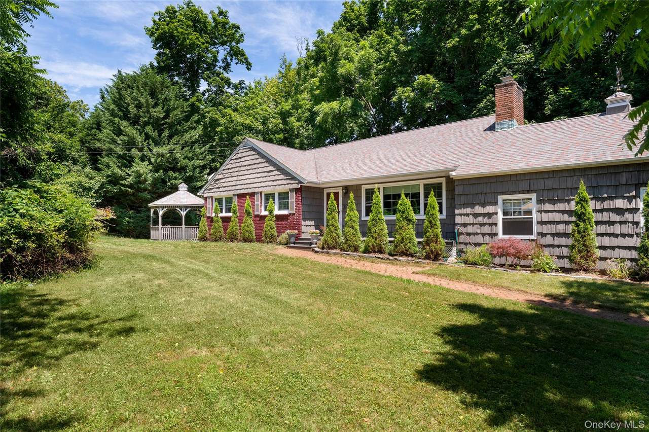 11 Quaker Path - Photo 1