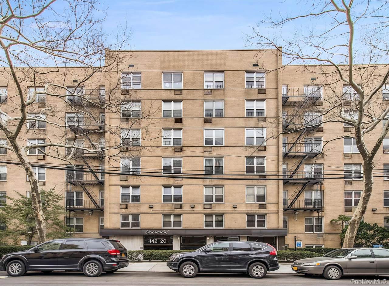 142-20 Franklin Avenue - Photo 1