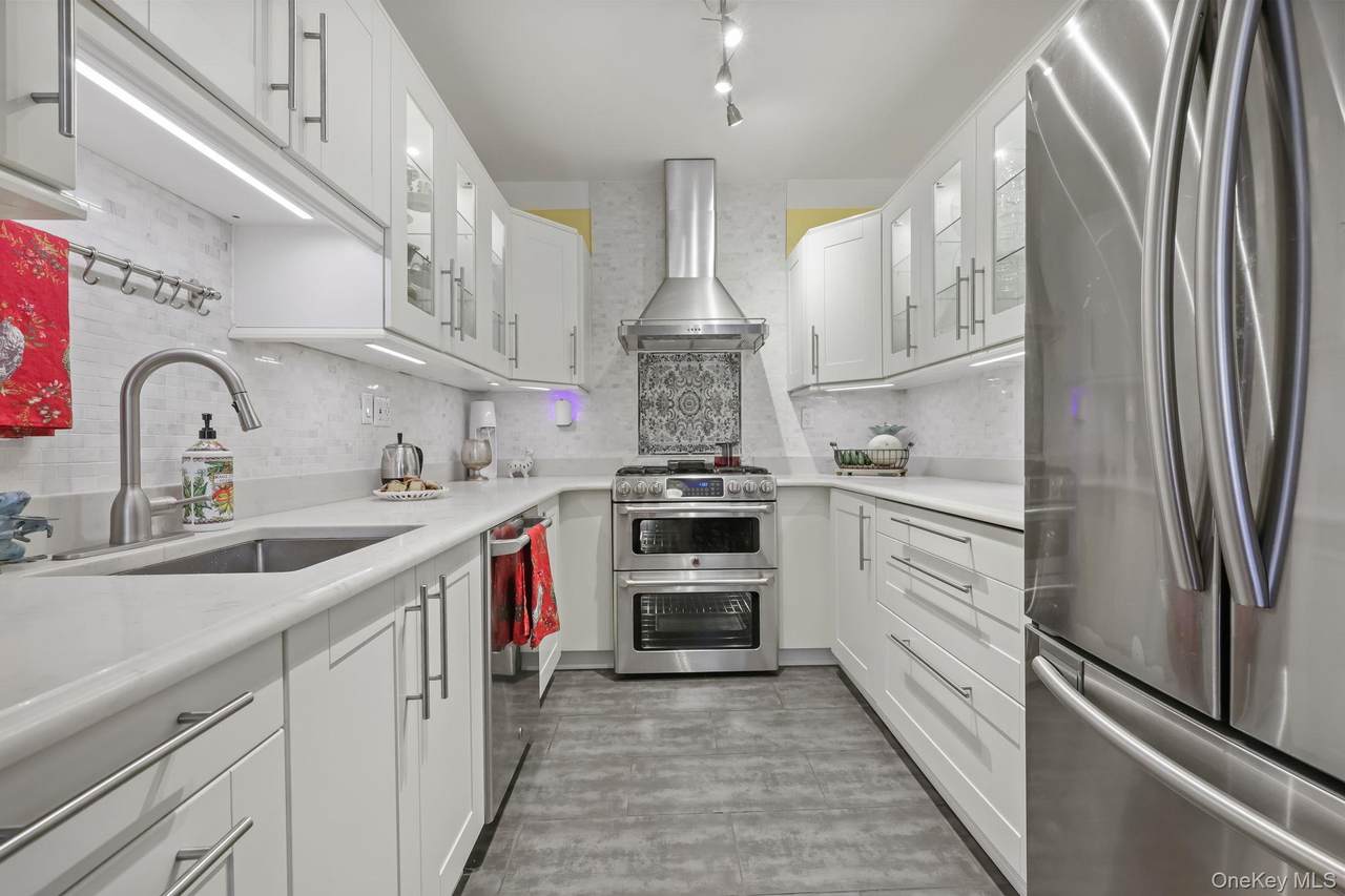 105 Garth Road - Photo 1