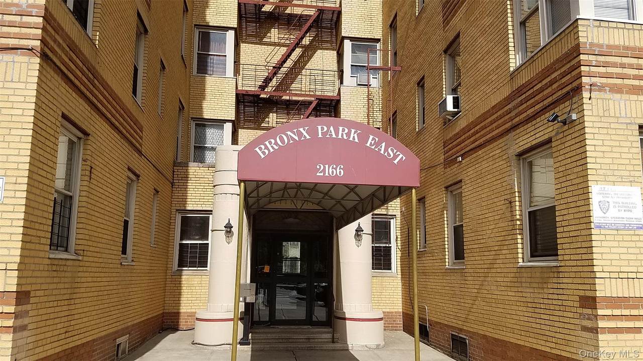 2166 Bronx Park East Street - Photo 1