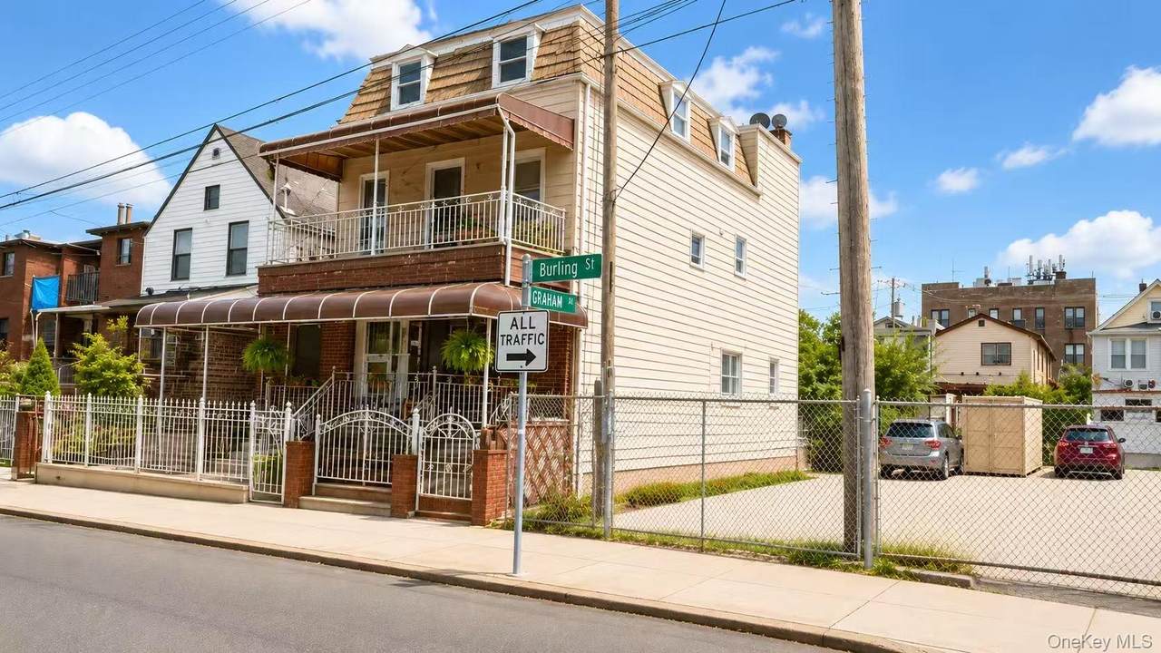 45-24 Burling Street - Photo 1