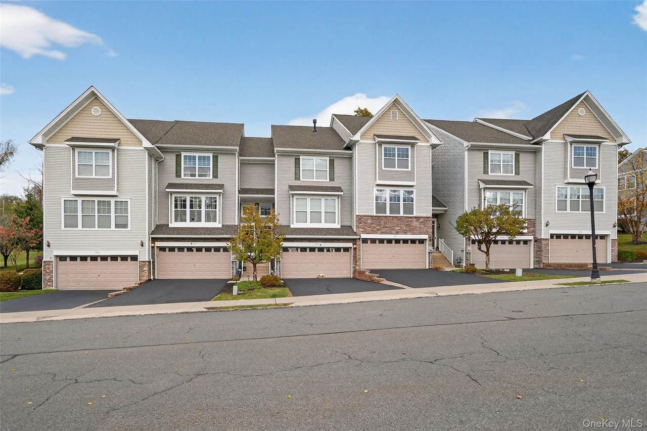 1404 Hawthorn Way - Photo 1