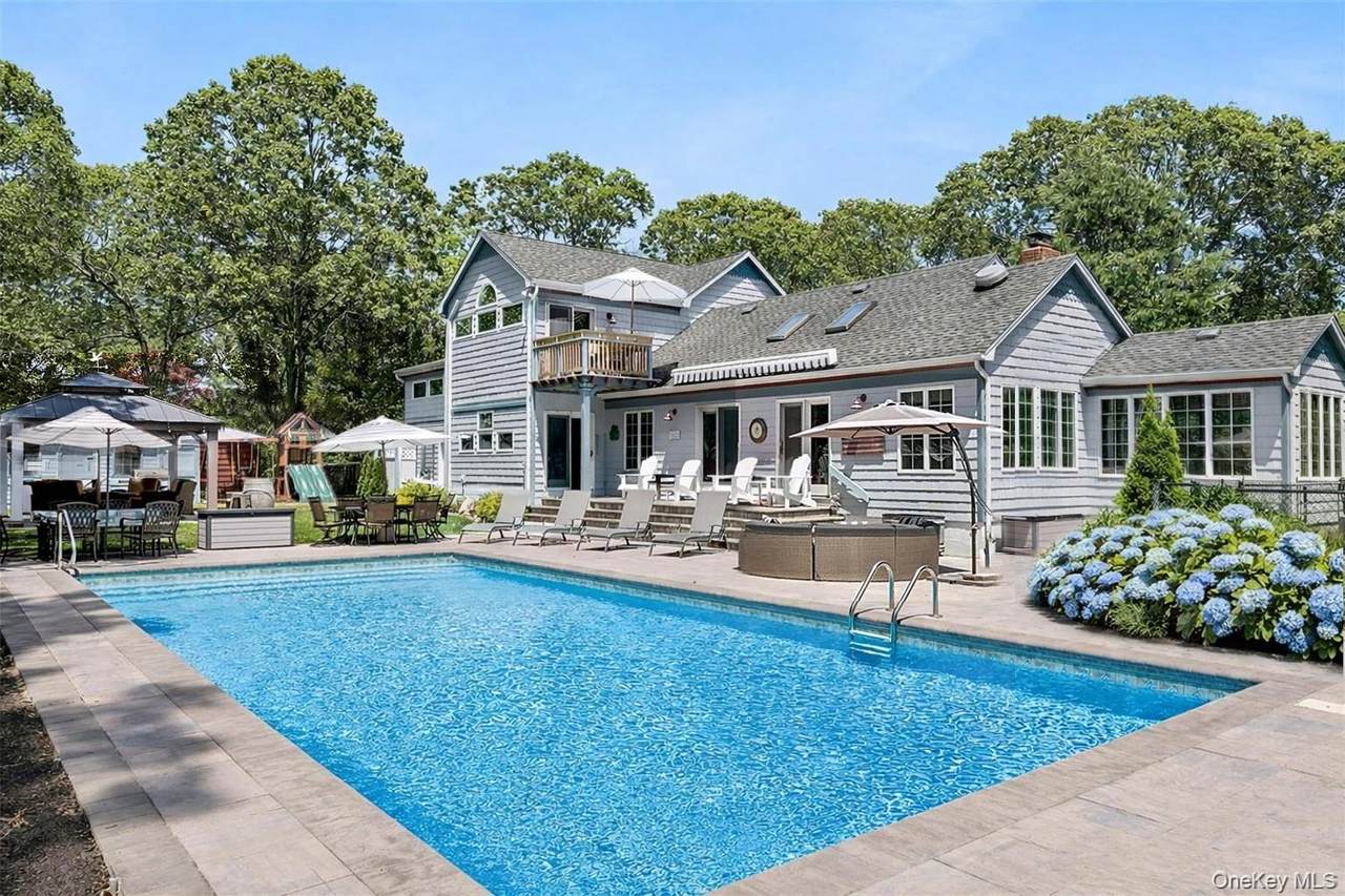 205 Pine Avenue - Photo 1