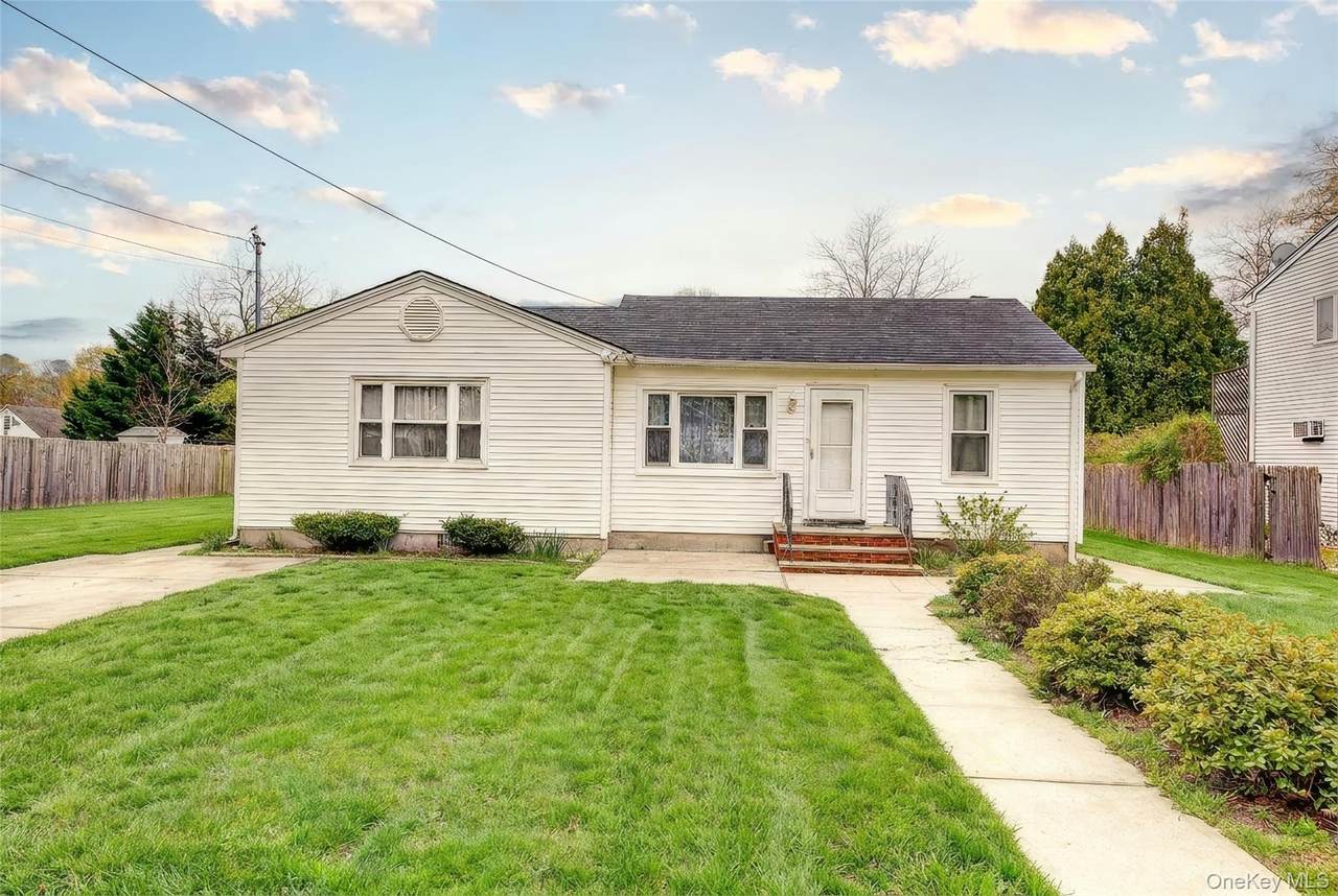18 Blossom Avenue - Photo 1