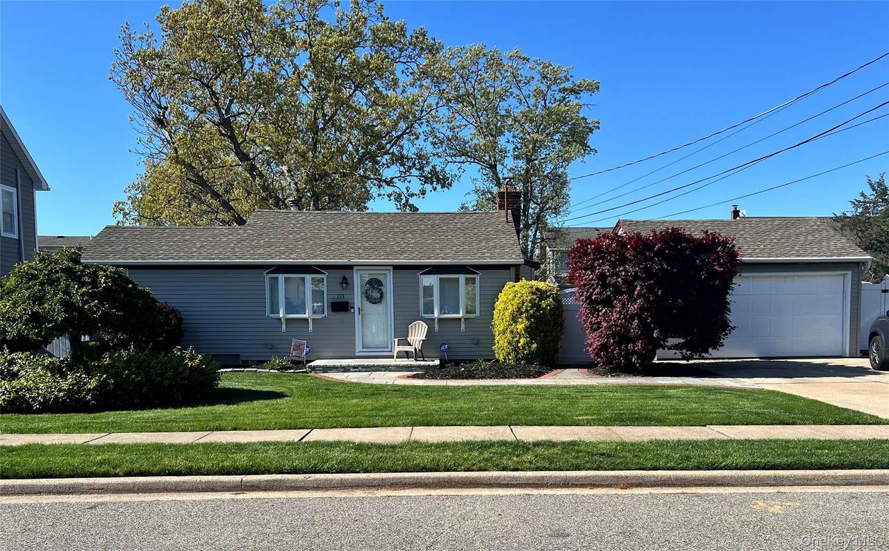 173 Kings Avenue - Photo 1
